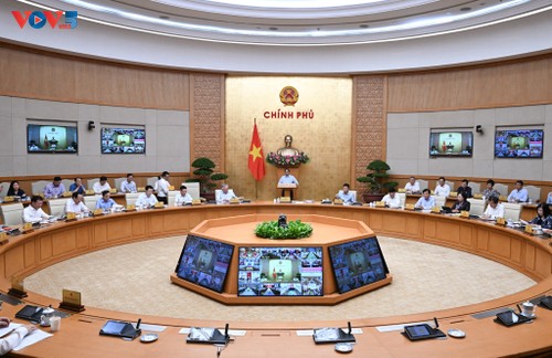 PM urges a boost of growth drivers to achieve 8.3-8.5% expansion target - ảnh 1