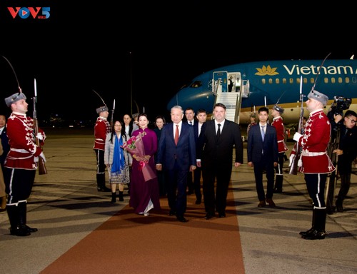 Party General Secretary arrives in Sofia for official visit to Bulgaria - ảnh 2