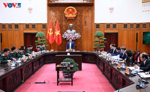 PM urges continued modernization of defense industry  - ảnh 1