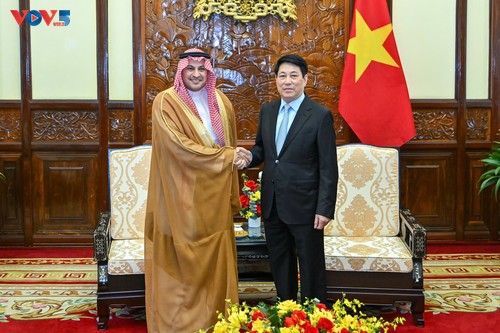 President receives Ambassadors of Saudi Arabia, Philippines - ảnh 1