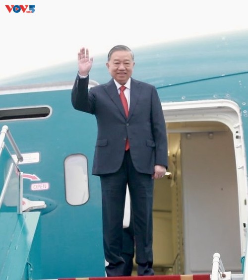 Party chief To Lam departs for State visit to Cambodia - ảnh 1