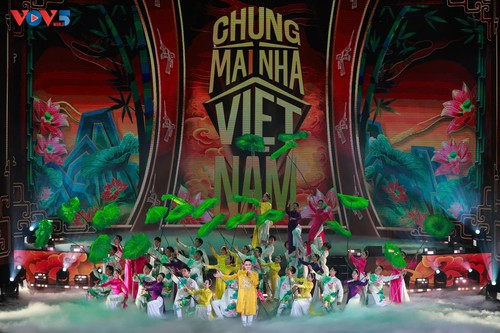 President calls for Vietnamese unity and contribution to national development  - ảnh 1