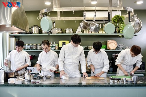 Cубботняя арт-студия - Новое место развлечения в Ханое - ảnh 8