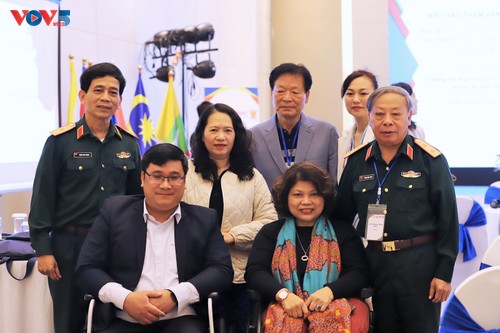 Việt Nam và các tổ chức quốc tế tăng cường hợp tác trong lĩnh vực hỗ trợ nạn nhân bom mìn sau chiến tranh  - ảnh 10