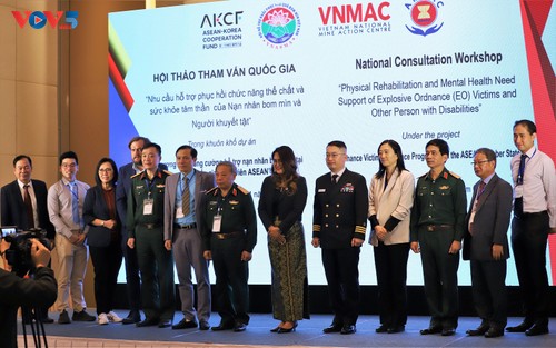 Việt Nam và các tổ chức quốc tế tăng cường hợp tác trong lĩnh vực hỗ trợ nạn nhân bom mìn sau chiến tranh  - ảnh 8