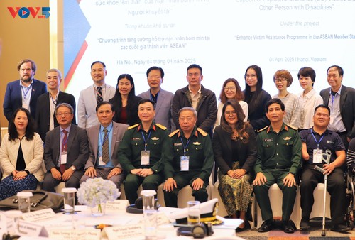 Việt Nam và các tổ chức quốc tế tăng cường hợp tác trong lĩnh vực hỗ trợ nạn nhân bom mìn sau chiến tranh  - ảnh 9