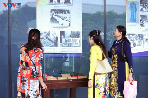 Triển lãm: “Áo dài phụ nữ Việt Nam đi qua khói lửa chiến tranh” - ảnh 6