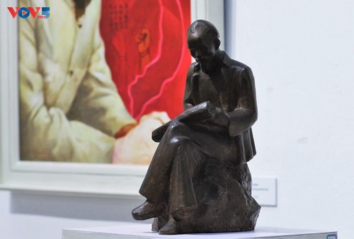 Triển lãm Mỹ thuật 50 năm Ngày Thống nhất đất nước – Dấu ấn lịch sử qua sắc màu nghệ thuật - ảnh 10