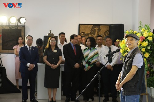 Triển lãm Mỹ thuật 50 năm Ngày Thống nhất đất nước – Dấu ấn lịch sử qua sắc màu nghệ thuật - ảnh 3