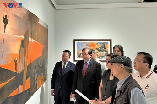 Triển lãm Mỹ thuật 50 năm Ngày Thống nhất đất nước – Dấu ấn lịch sử qua sắc màu nghệ thuật - ảnh 5