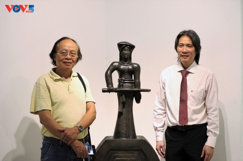 Triển lãm Mỹ thuật 50 năm Ngày Thống nhất đất nước – Dấu ấn lịch sử qua sắc màu nghệ thuật - ảnh 7