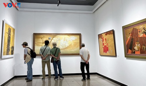 Triển lãm Mỹ thuật 50 năm Ngày Thống nhất đất nước – Dấu ấn lịch sử qua sắc màu nghệ thuật - ảnh 8