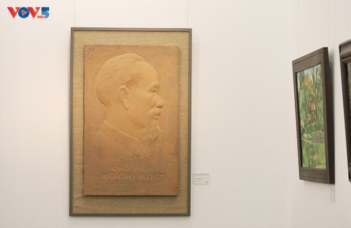 Hồ Chí Minh – Hình tượng sống mãi trong nghệ thuật  - ảnh 15
