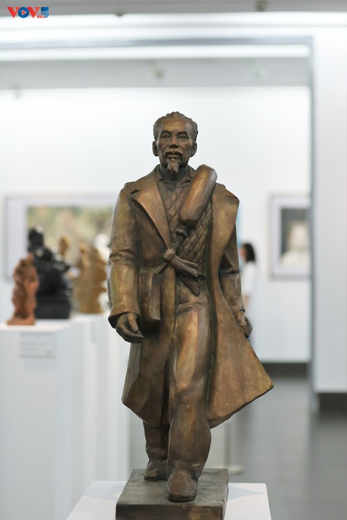 Hồ Chí Minh – Hình tượng sống mãi trong nghệ thuật  - ảnh 16