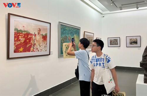 Hồ Chí Minh – Hình tượng sống mãi trong nghệ thuật  - ảnh 9