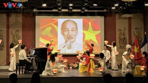 Kỷ niệm 135 năm Ngày sinh Chủ tịch Hồ Chí Minh tại nhiều quốc gia  - ảnh 16