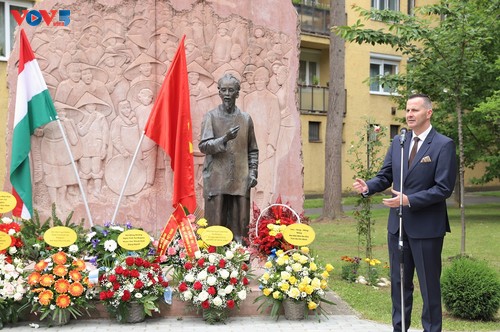 Kỷ niệm 135 năm Ngày sinh Chủ tịch Hồ Chí Minh tại nhiều quốc gia  - ảnh 8