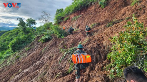 Giải cứu thành công người dân bị cô lập do mưa lũ ở các tỉnh miền núi phía Bắc - ảnh 9