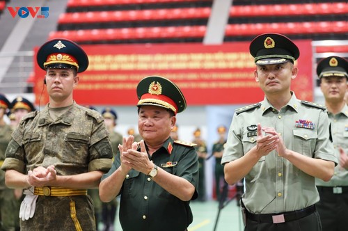 Bộ Quốc phòng gặp mặt quân nhân của 4 đoàn quân đội nước ngoài tham gia diễu binh - ảnh 4