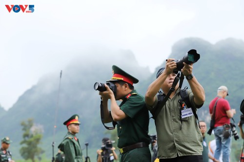 Khoảnh khắc phía sau ống kính: Nhà báo và 80 năm Quốc khánh - ảnh 18