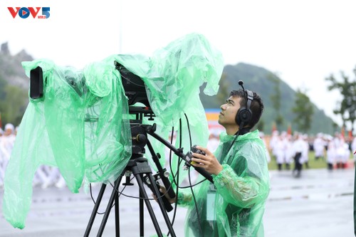 Khoảnh khắc phía sau ống kính: Nhà báo và 80 năm Quốc khánh - ảnh 6