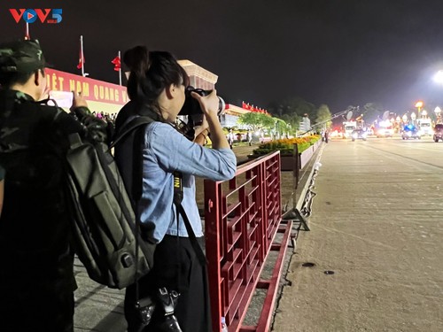 Khoảnh khắc phía sau ống kính: Nhà báo và 80 năm Quốc khánh - ảnh 9