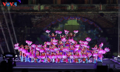 Lễ hội Văn hóa Thế giới lần thứ nhất rực rỡ khai màn tại Hà Nội - ảnh 13