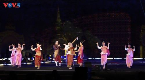 Lễ hội Văn hóa Thế giới lần thứ nhất rực rỡ khai màn tại Hà Nội - ảnh 15