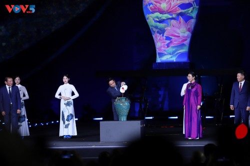 Lễ hội Văn hóa Thế giới lần thứ nhất rực rỡ khai màn tại Hà Nội - ảnh 7