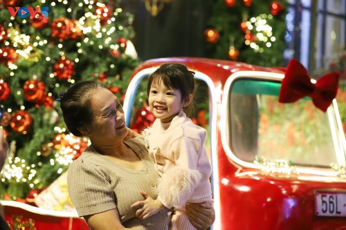 Lung linh Giáng sinh Hà Nội  - ảnh 6