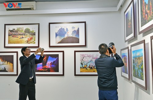 Triển lãm ảnh Mừng Đảng, Mừng Xuân và thành công Đại hội XIV của Đảng - ảnh 12