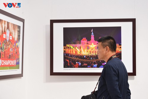 Triển lãm ảnh Mừng Đảng, Mừng Xuân và thành công Đại hội XIV của Đảng - ảnh 6