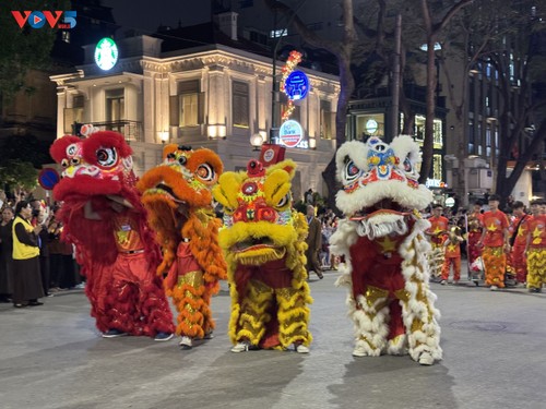 Rực rỡ đêm rước xá lợi Phật tại Hà Nội - ảnh 7