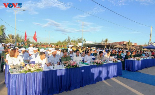 Hoạt động ghi dấu chân xanh để biển sạch nhựa tại Huế - ảnh 1