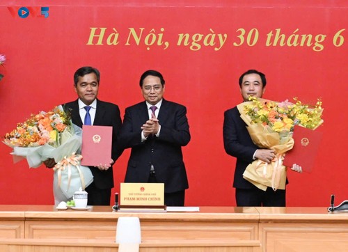 Thủ tướng Phạm Minh Chính trao quyết định bổ nhiệm 2 Thứ trưởng - ảnh 1