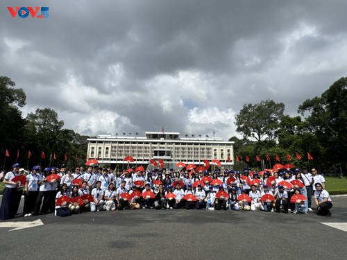 Trại sinh kiều bào Trại hè 2025: nghẹn ngào, tự hào khi “chạm vào” lịch sử dân tộc - ảnh 2