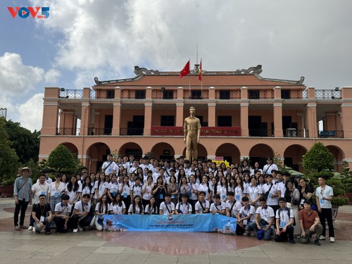 Trại sinh kiều bào Trại hè 2025: nghẹn ngào, tự hào khi “chạm vào” lịch sử dân tộc - ảnh 1