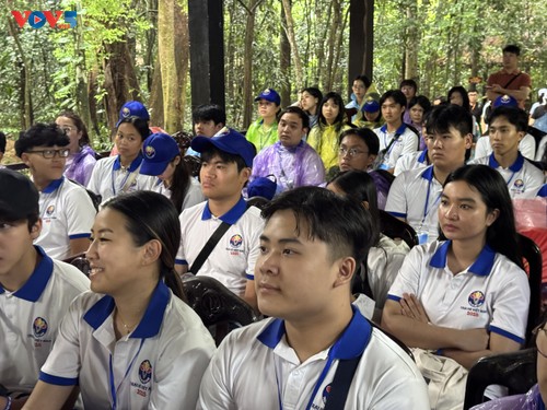 Trại sinh kiều bào Trại hè 2025: nghẹn ngào, tự hào khi “chạm vào” lịch sử dân tộc - ảnh 4