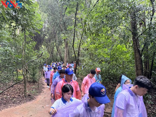 Trại sinh kiều bào Trại hè 2025: nghẹn ngào, tự hào khi “chạm vào” lịch sử dân tộc - ảnh 9
