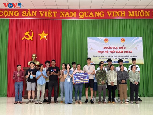  Đoàn Trại hè Việt Nam 2025 trao 70 triệu đồng hỗ trợ hộ nghèo buôn Tuôr B, xã Ea Na, tỉnh Đắk Lắk - ảnh 1