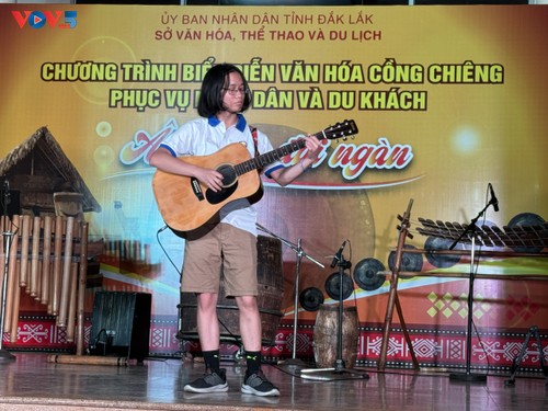  Đoàn Trại hè Việt Nam 2025 trao 70 triệu đồng hỗ trợ hộ nghèo buôn Tuôr B, xã Ea Na, tỉnh Đắk Lắk - ảnh 6