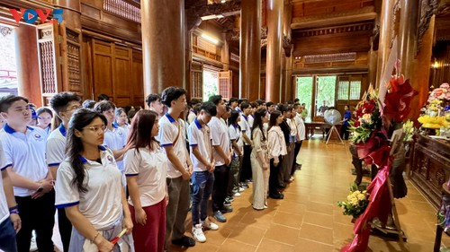 Trại sinh kiều bào viếng mộ Đại tướng Võ Nguyên Giáp và thăm quê Chủ tịch Hồ Chí Minh - ảnh 3