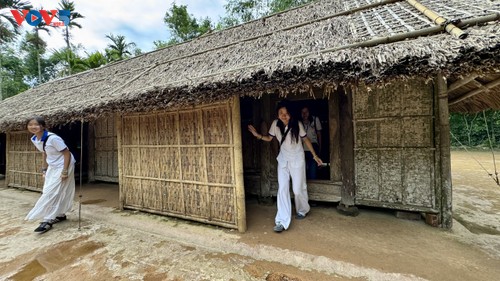 Trại sinh kiều bào viếng mộ Đại tướng Võ Nguyên Giáp và thăm quê Chủ tịch Hồ Chí Minh - ảnh 15