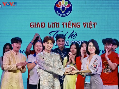 Giao lưu tiếng Việt tại Trại hè Việt Nam 2025: Nơi hội tụ tình yêu quê hương qua từng câu chữ - ảnh 3