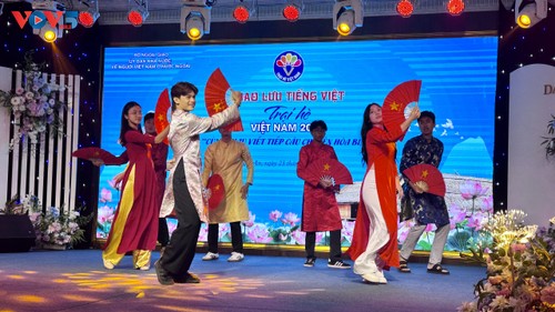 Giao lưu tiếng Việt tại Trại hè Việt Nam 2025: Nơi hội tụ tình yêu quê hương qua từng câu chữ - ảnh 5