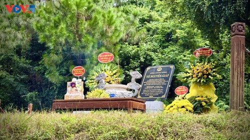 Trại sinh kiều bào viếng mộ Đại tướng Võ Nguyên Giáp và thăm quê Chủ tịch Hồ Chí Minh - ảnh 6