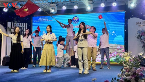 Giao lưu tiếng Việt tại Trại hè Việt Nam 2025: Nơi hội tụ tình yêu quê hương qua từng câu chữ - ảnh 10