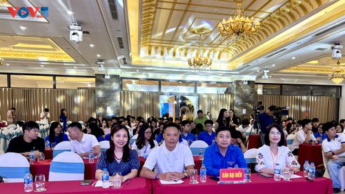 Giao lưu tiếng Việt tại Trại hè Việt Nam 2025: Nơi hội tụ tình yêu quê hương qua từng câu chữ - ảnh 4