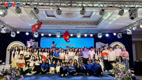 Giao lưu tiếng Việt tại Trại hè Việt Nam 2025: Nơi hội tụ tình yêu quê hương qua từng câu chữ - ảnh 1