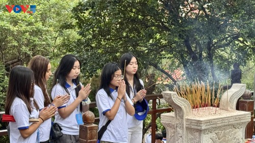 Trại sinh kiều bào viếng mộ Đại tướng Võ Nguyên Giáp và thăm quê Chủ tịch Hồ Chí Minh - ảnh 8